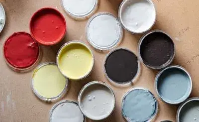 Malowanie ścian - sposoby pozwalające poznać, jakie farby były stosowane wcześniej