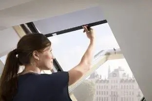 Jak dobrać wielkość markizy do okna dachowego?