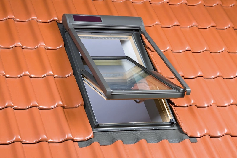 Markiza zewnętrzna do okna dachowego Fakro AMZ SOL/089 RAL 7022 70x137 solarna