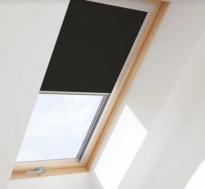 Roleta do okna dachowego ROOFLITE+ DUA S6A 4249 VL zaciemniająca czarna 114x118