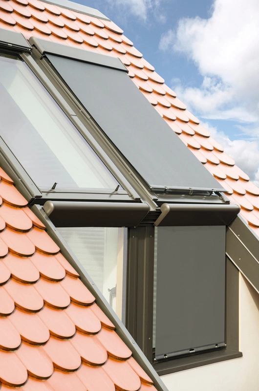 Markiza zewnętrzna do okna dachowego Fakro AMZ/089 RAL 7022 NEW 74x144 manualna