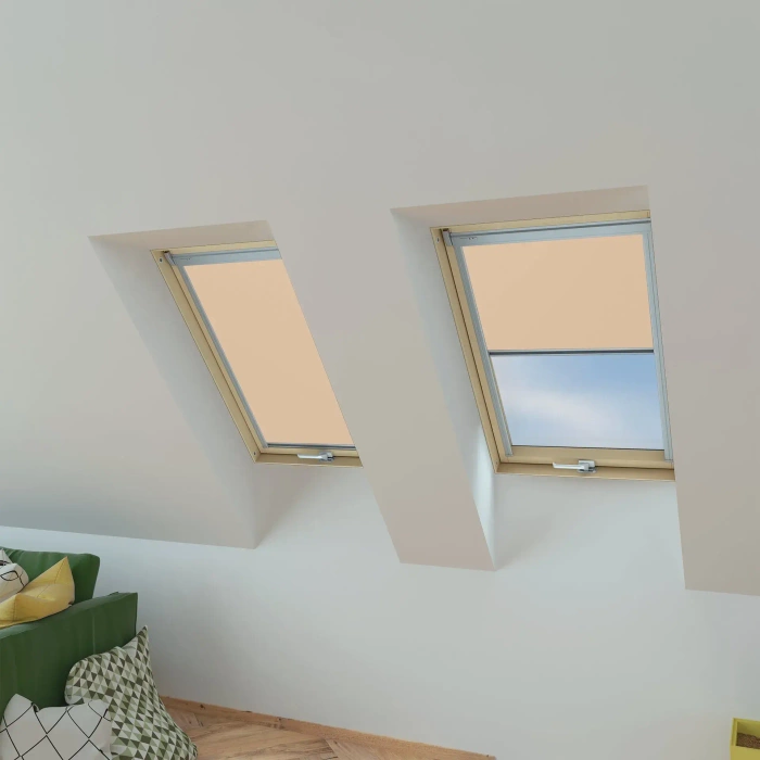 Roleta wewnętrzna do okna dachowego Fakro ARP Z-W/241 134x140 rozpraszająca elektryczna