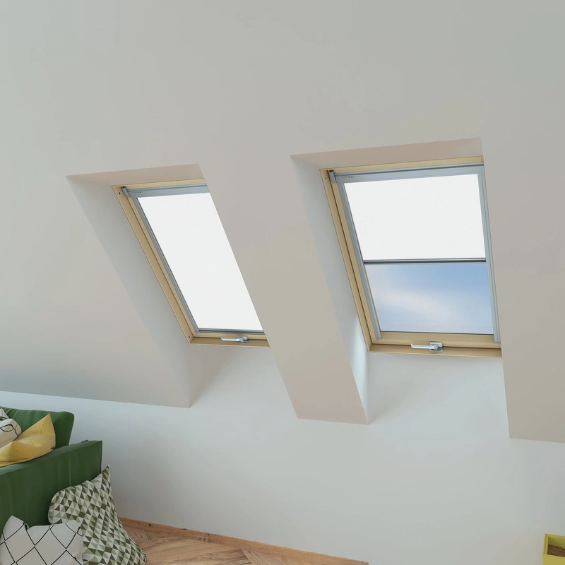 Roleta wewnętrzna do okna dachowego Fakro ARP-E24/001 114x140 rozpraszająca elektryczna