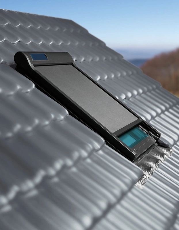 Markiza zewnętrzna do okna dachowego Fakro AMZ ZW Sol 089 RAL 9005 RC 78x160 solarna