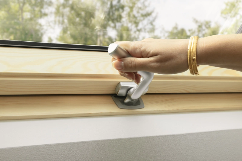 Okno dachowe Velux GLL FK06 1064B RAL 7043 66x118 3-szybowe drewniane