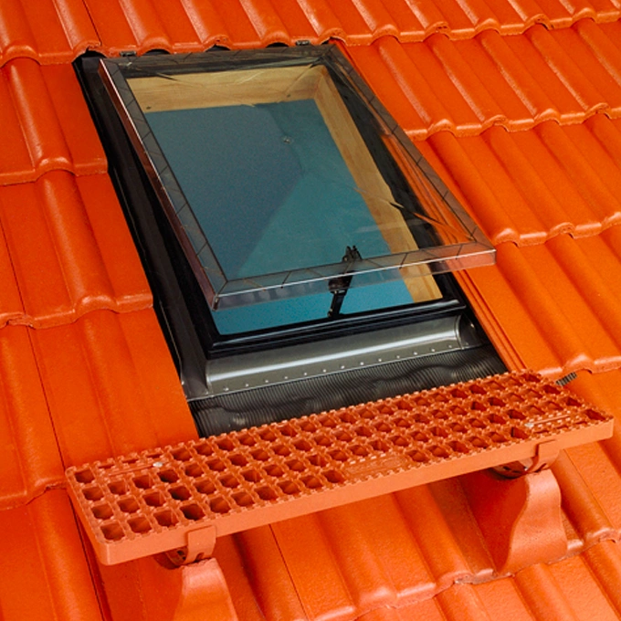 Wyłaz dachowy Fakro WSZ RAL 7022 86x86 do pomieszczeń nieogrzewanych