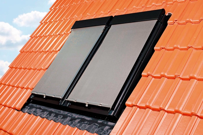 Markiza zewnętrzna do okna dachowego Fakro AMZ/089 RAL 7022 NEW 55x83 manualna