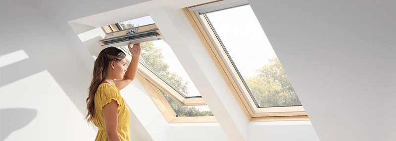 Okno dachowe Velux GLL MK06 1561 78x118 3-szybowe drewniane czarne