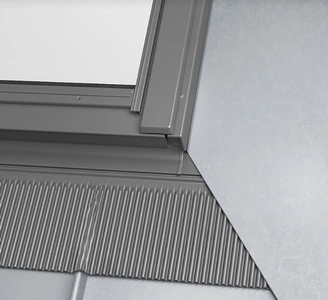 Kołnierz do okna dachowego ROOFLITE+ SSX 55x98 do pokryć na rąbek stojący