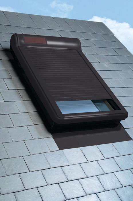 Roleta zewnętrzna do okna dachowego Fakro ARZ ZW Sol 106 RC 134x60 solarna
