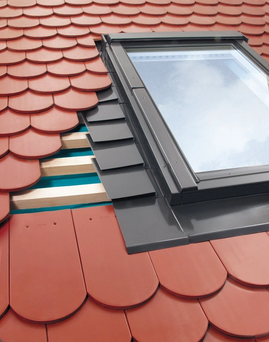 Kołnierz do okna dachowego Fakro EGV RAL 7022 78x206 do pokryć łuskowych