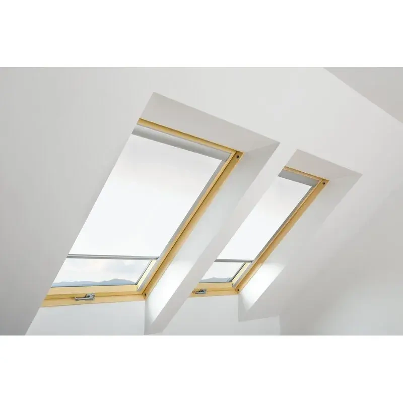 Roleta wewnętrzna do okna dachowego Fakro ARP-E24/220 114x140 rozpraszająca elektryczna