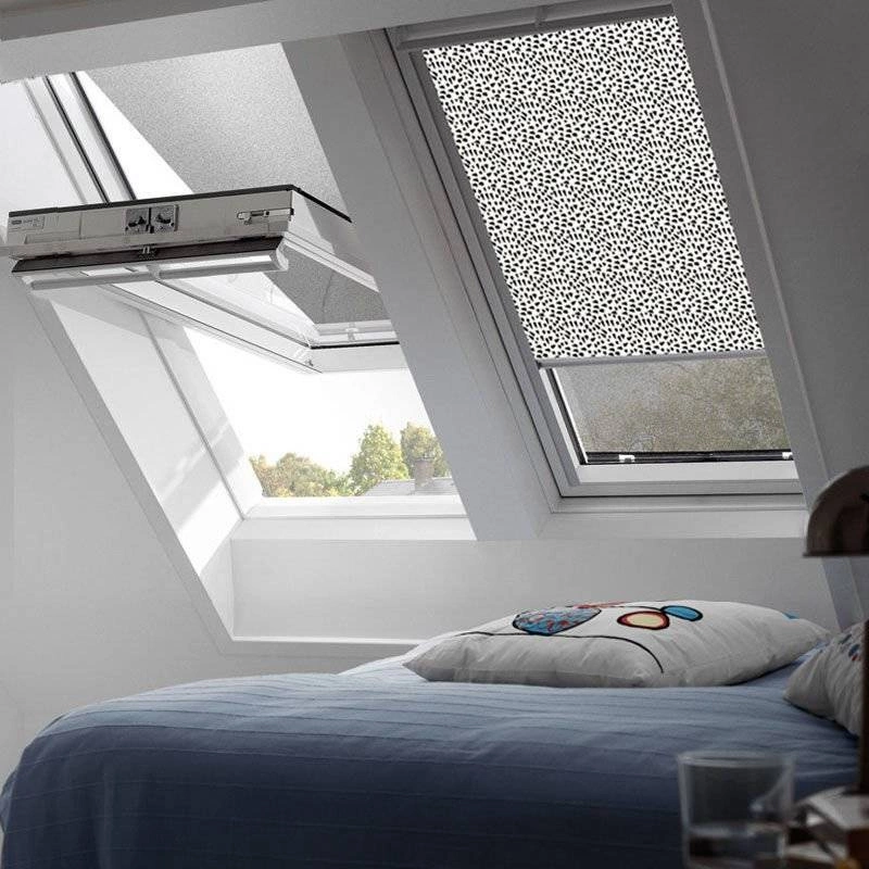 Roleta wewnętrzna do okna dachowego Velux DKL SK08 0705S 114x140 zaciemniająca manualna