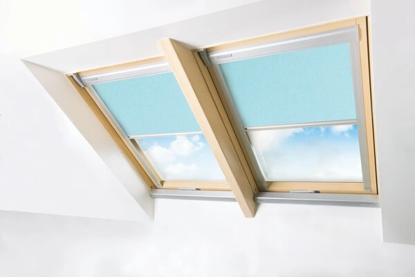 Roleta wewnętrzna do okna dachowego Fakro ARP WIFI/014 114x140 rozpraszająca elektryczna