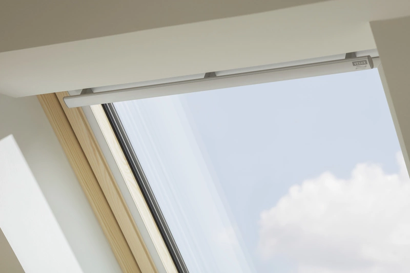 Okno dachowe Velux GLL FK06 1561 66x118 3-szybowe drewniane czarne