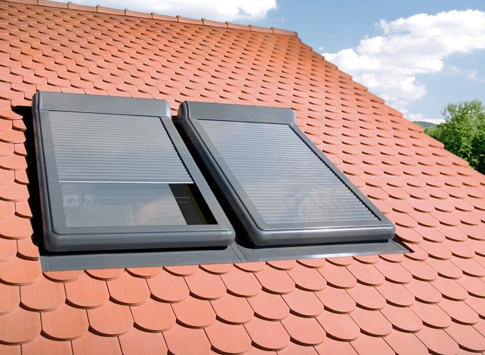 Roleta zewnętrzna do okna dachowego Fakro ARZ-H/102 55x98 manualna