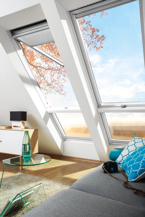 Okno dachowe Fakro FPU-V MAX U4 RAL 7022 55x98 3-szybowe drewniano-poliuretanowe