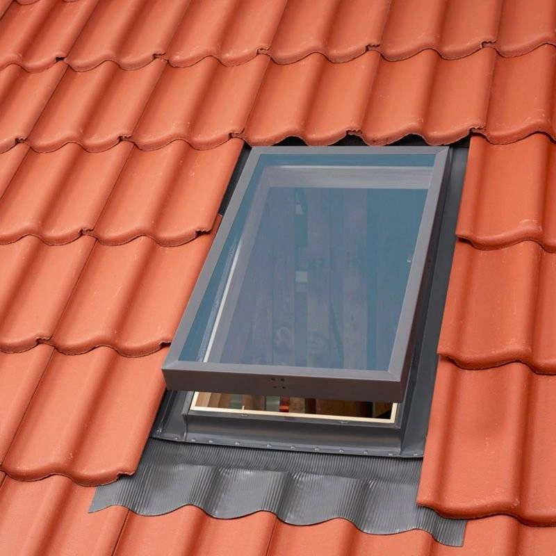 Wyłaz dachowy Velux VLT 025 1000 RAL 7043 45x55 szyba zespolona drewniany