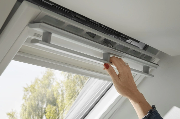 Okno dachowe Velux GLU MK04 0061 RAL 7043 78x98 3-szybowe drewniano-poliuretanowe
