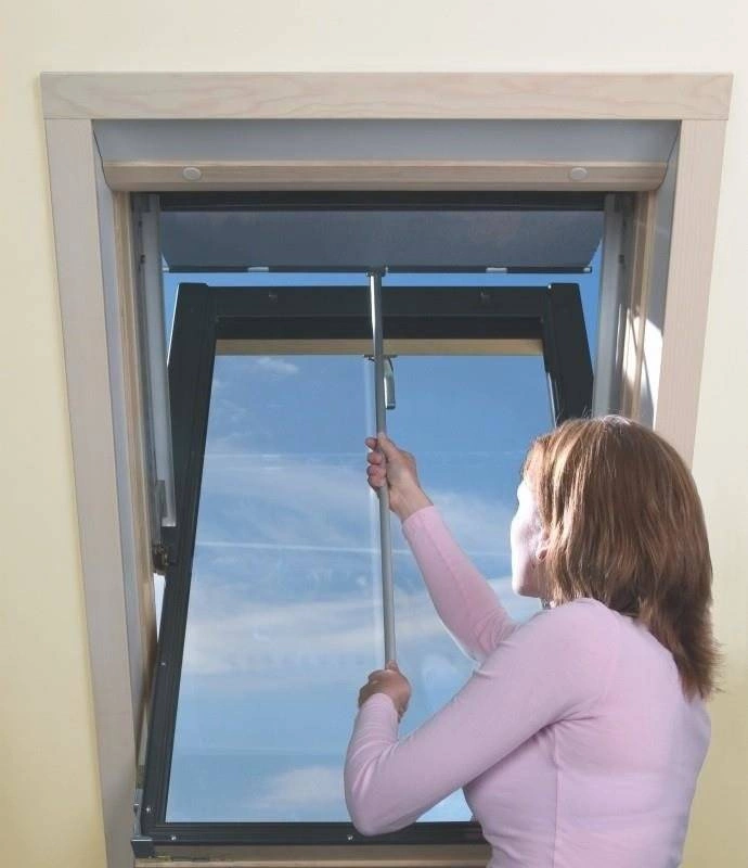 Markiza zewnętrzna do okna dachowego Fakro AMZ/090 RAL 7022 78x98 manualna