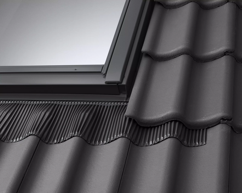 Kołnierz do okna dachowego Velux EDW MK08 2500 czarny 78x140 do pokryć wysokoprofilowanych