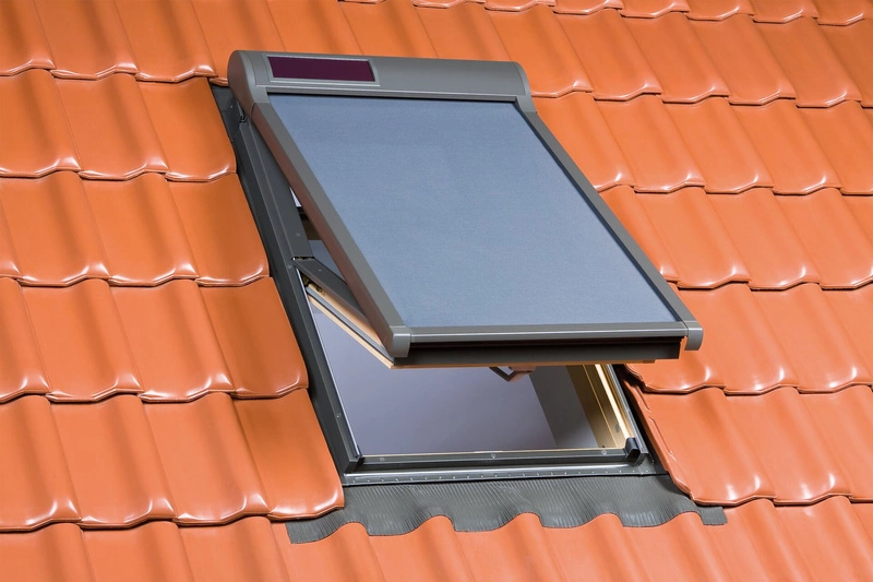 Markiza zewnętrzna do okna dachowego Fakro AMZ SOL/089 RAL 7022 66x140 solarna