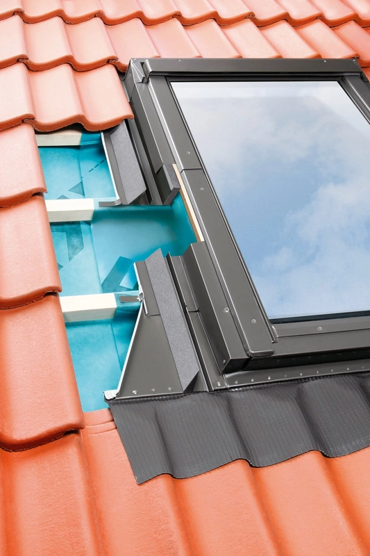 Kołnierz do okna dachowego Fakro EHV-AT RAL 7016 55x78 do pokryć wysokoprofilowanych