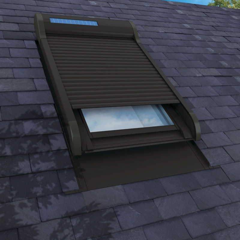 Roleta zewnętrzna do okna dachowego FAKRO ARZ Komfort Solar 102 66x98 solarna - wyprzedaż