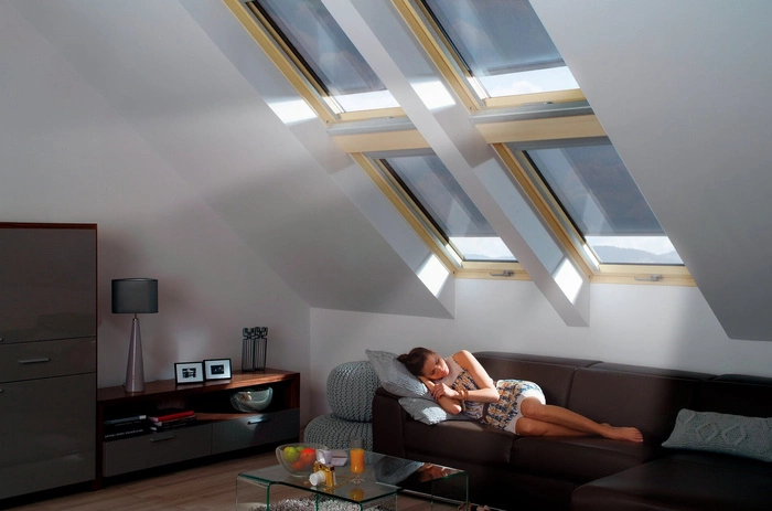 Markiza zewnętrzna do okna dachowego Fakro AMZ ZW Sol 092 RAL 7016 RC 78x118 solarna