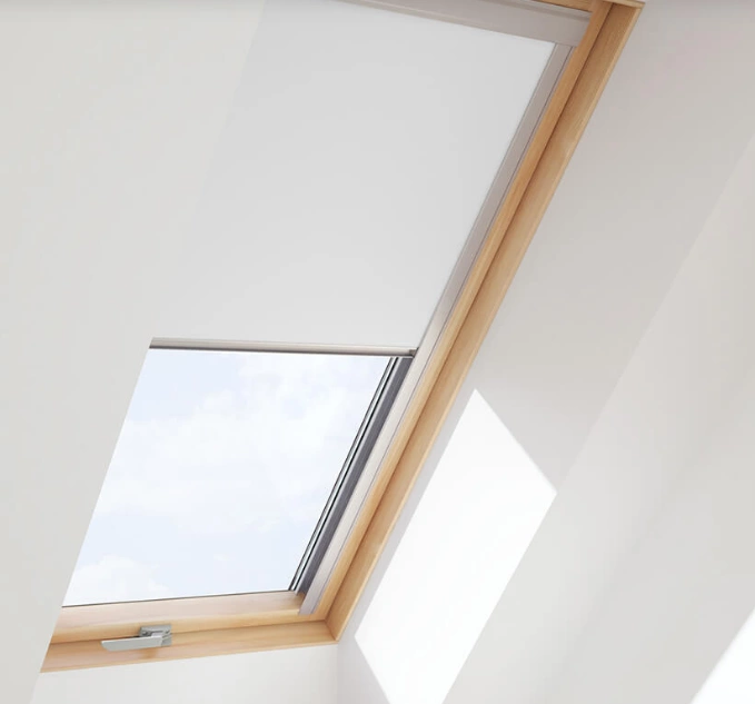 Roleta do okna dachowego ROOFLITE+ DUA U8A 4208 VL zaciemniająca biała 134x140