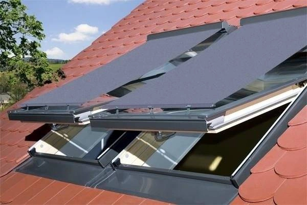 Markiza zewnętrzna do okna dachowego Fakro AMZ/092 RAL 7022 66x98 manualna