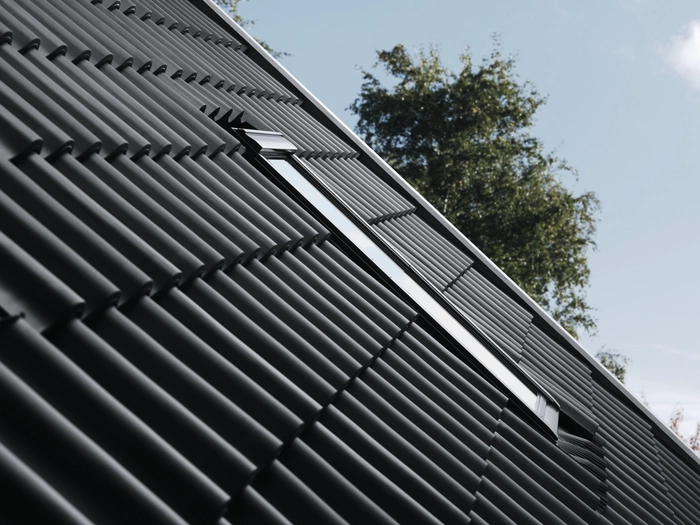Kołnierz do okna dachowego Velux EDW MK08 2500 czarny  78x140 do pokryć wysokoprofilowanych