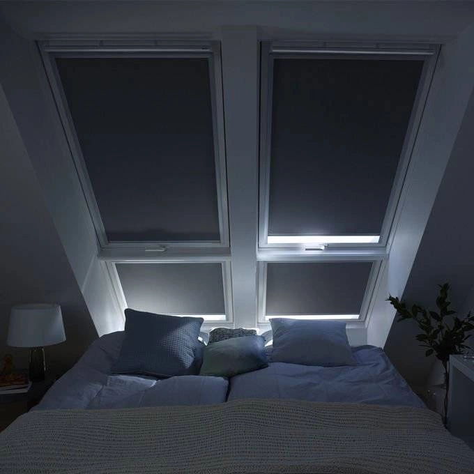 Roleta wewnętrzna do okna dachowego Velux DKL PK25 1085SWL 94x55 zaciemniająca manualna