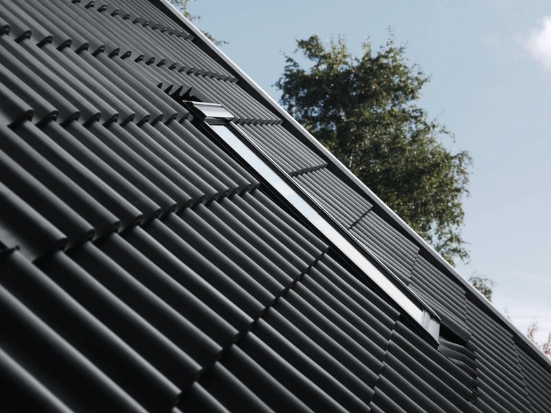 Kołnierz do okna dachowego Velux EDW UK04 2500 czarny 134x98 do pokryć wysokoprofilowanych