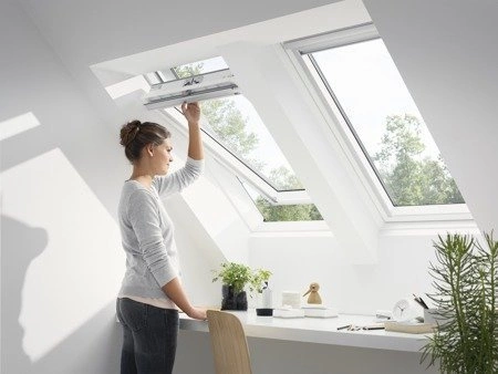 Okno dachowe VELUX GLU FK06 0061 66x118 3-szybowe drewniano-poliuretanowe - wyprzedaż