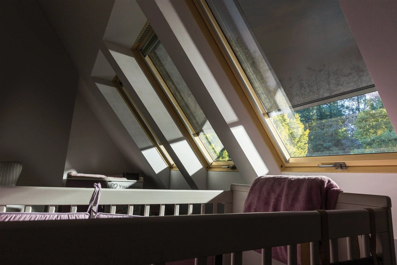 Markiza zewnętrzna do okna dachowego Fakro AMZ ZW Sol 090 RAL 7016 RC 114x66 solarna