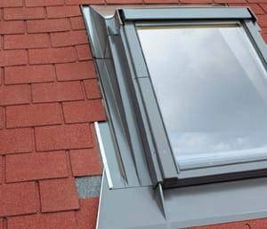 Kołnierz do okna dachowego Fakro EZA-P RAL 7022 55x78 do pokryć falistych