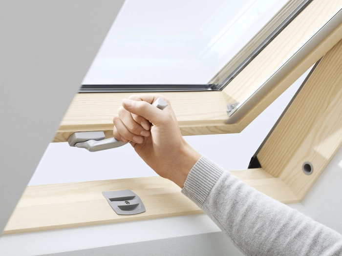 Okno dachowe Velux GLL FK06 1061B RAL 7043 66x118 3-szybowe drewniane