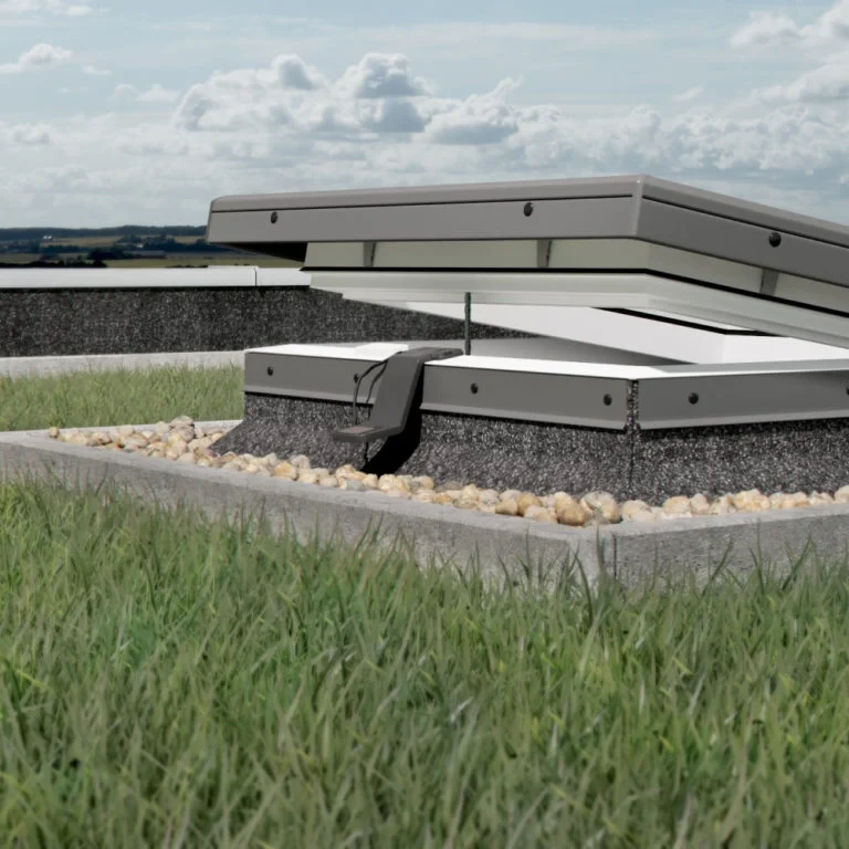 Okno do dachu płaskiego Rooflite+ FRE B600 120x120 3-szybowe elektryczne