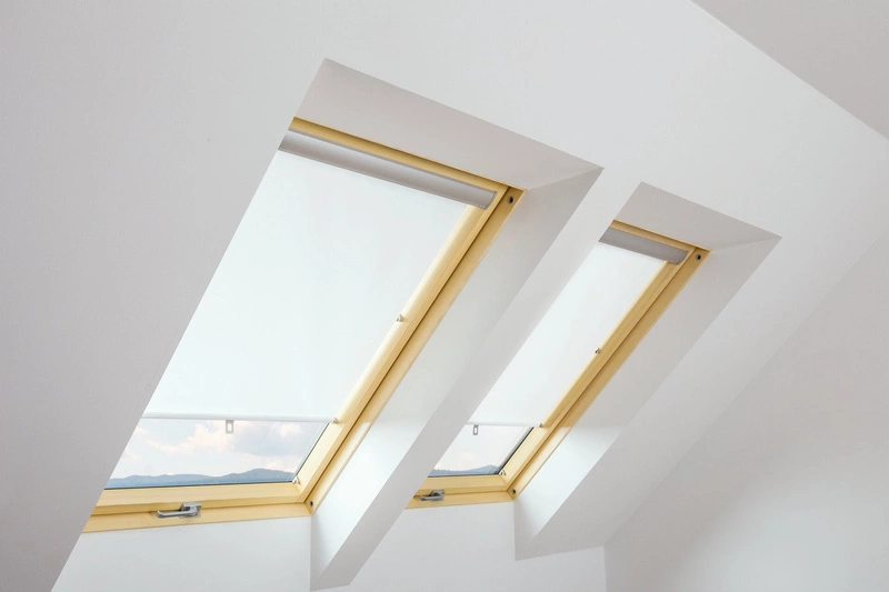 Roleta wewnętrzna do okna dachowego Fakro ARS/203 94x140 rozpraszająca manualna