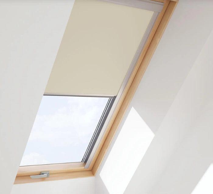 Roleta do okna dachowego ROOFLITE+ DUA M8A 4219 VL zaciemniająca beżowa 78x140