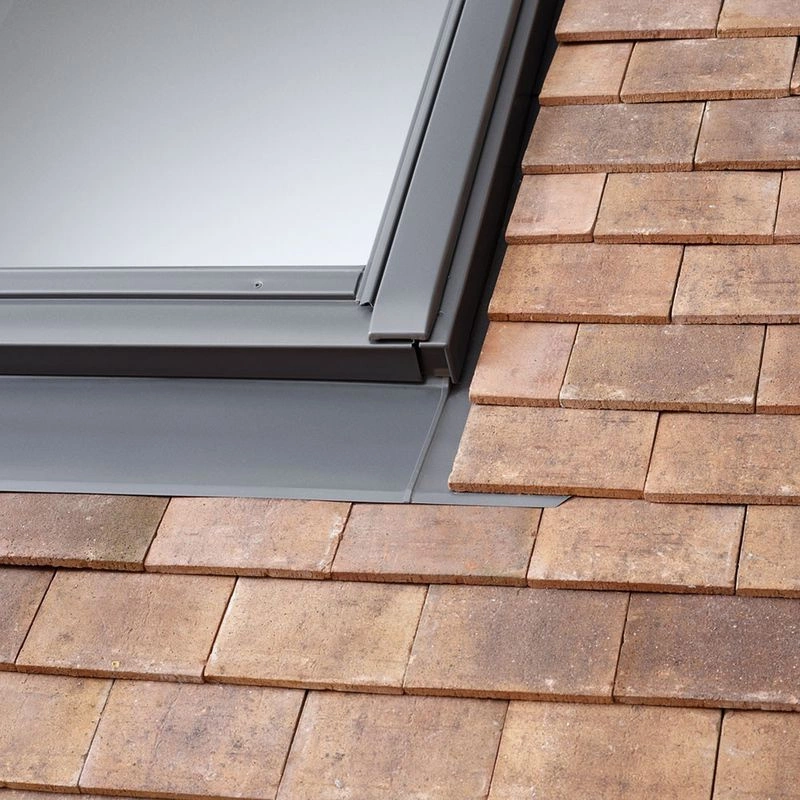 Kołnierz z BDX do okna dachowego Velux EDP UK10 2000 RAL 7043 134x160 do dachówek o grubości do 14 mm