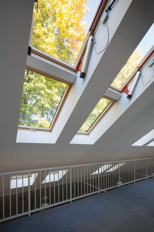 Okno oddymiające Fakro FSP P2 RAL 7022 114x118 2-szybowe drewniane