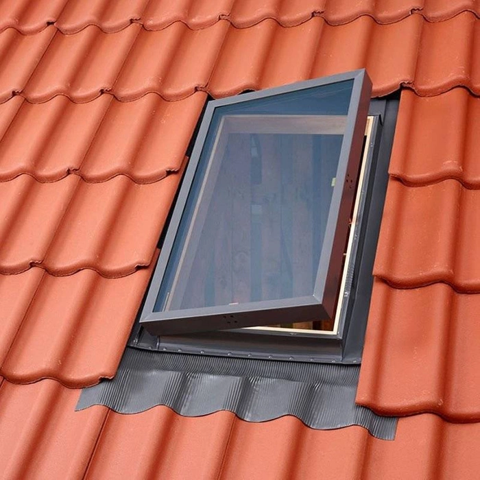 Wyłaz dachowy Velux VLT 033 1000 RAL 7043  85x85 szyba zespolona drewniany
