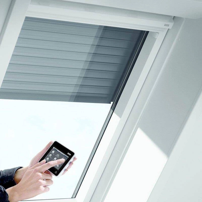 Roleta zewnętrzna do okna dachowego Velux SSL UK08 0700S jasnoszara 134x140 solarna