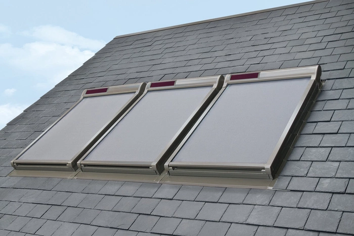 Markiza zewnętrzna do okna dachowego Fakro AMZ SOL/089 RAL 7022 133x143 solarna