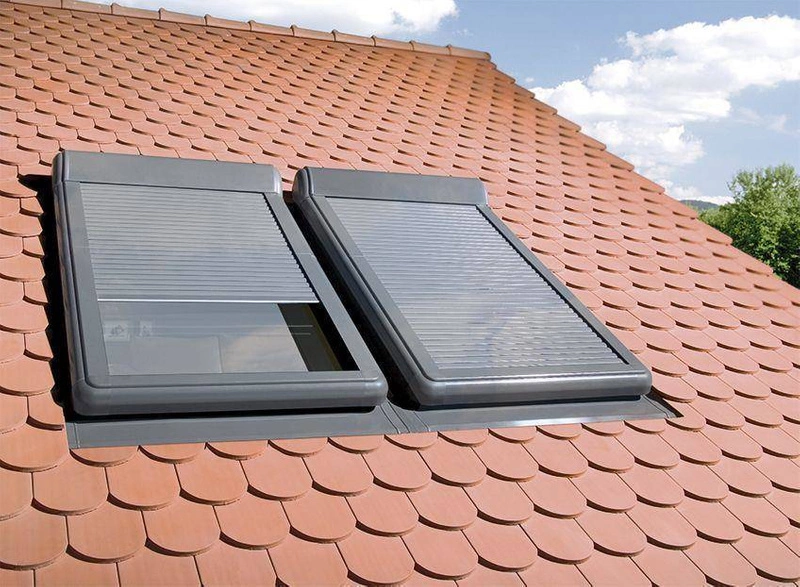 Roleta zewnętrzna do okna dachowego Fakro ARZ Z-W/102 114x60 elektryczna