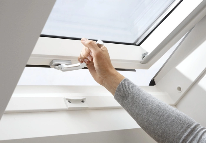 Okno dachowe Velux GLU FK08 0061B RAL 7043  66x140 3-szybowe drewniano-poliuretanowe