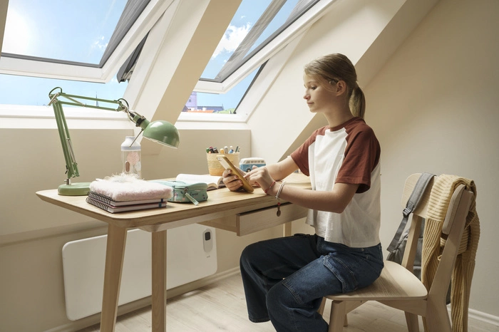 Okno dachowe Velux GLU SK08 0061 RAL 7043 114x140 3-szybowe drewniano-poliuretanowe