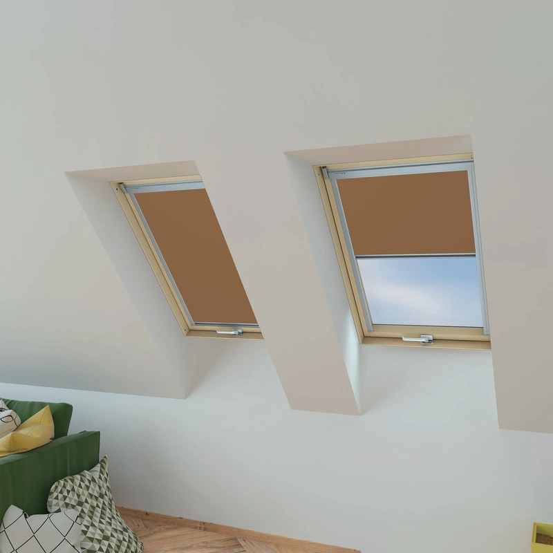 Roleta wewnętrzna do okna dachowego Fakro ARP Z-W/242 66x140 rozpraszająca elektryczna